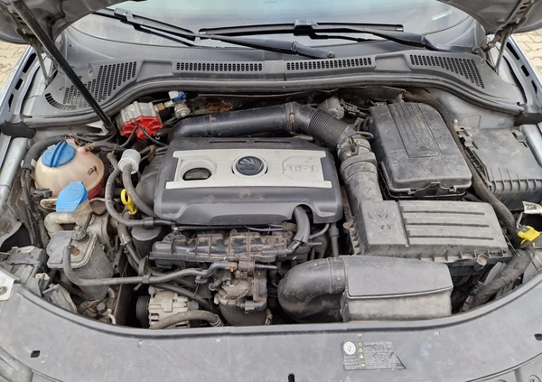 Skoda Superb cena 36900 przebieg: 270000, rok produkcji 2014 z Miłosław małe 154